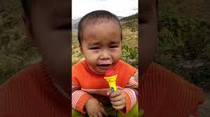 Bé trai 4 tuổi hát Hoa Cài Mái Tóc cực hay - YouTube