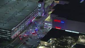 Police: 4 shot at Oak Brook mall during ...