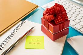 35 easy holiday gift ideas for co workers