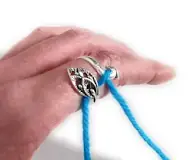 how-do-you-use-a-peacock-yarn-ring