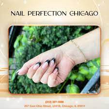 nail salons open late in chicago il