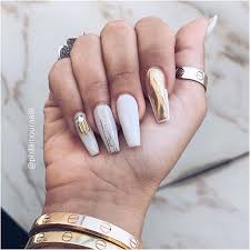 23 best white and gold nails to try