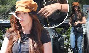 Megan fox reacts to her first interview and other major career moments (exclusive). Megan Fox Pictured Without Wedding Band While Grocery Shopping Flipboard