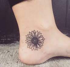 While there is no specific meaning behind the daisy tattoos, a person may have a particular connection with the flower (e.g., favorite flower, relatives' favorite flower). 15 Best Daisy Tattoo Designs With Meanings Styles At Life