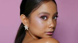try this pastel makeup look for morenas