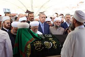 İsmailağa Cemaati lideri Mahmut Ustaosmanoğlu için cenaze töreni düzenlendi  | Inde