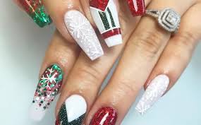 Unlike other styles, such as almond shape designs , coffin nails feature a flat tip, which achieves a having trouble growing your nails out to a long enough length to rock the coffin shape stylishly? 1001 Ideas For Cute Christmas Nail Designs For 2020