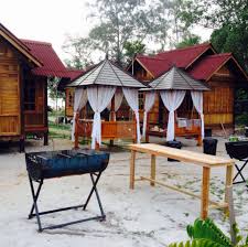 The venue is fitted with 3 bedrooms and 1 bathroom. Homestay Near Pengkalan Balak