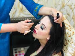 aleesha makeup artist in karan nagar