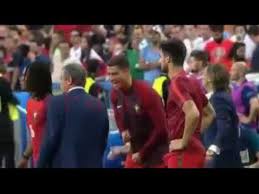« cette équipe se connaît bien et je (à propos de cristiano ronaldo, forfait samedi et incertain pour le prochain match face à la suède) il s'est entraîné aujourd'hui et il se. Cristiano Ronaldo And Fernando Santos Youtube