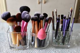 my makeup brush storage and