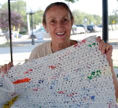 crochet a plastic bag mat for the homeless