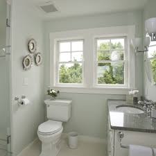 Bright colors for your bathroom the experts at glidden paint suggest light and bright colors that reflect light to create the appearance of a larger space. Small Bathroom Paint Colors Layjao