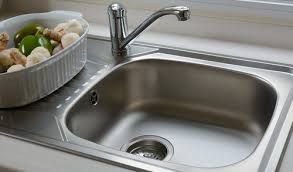 stainless steel vs porcelain sink