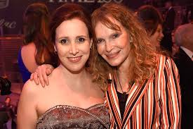 21 to share that he's proud of sister dylan farrow as hbo launched its woody allen documentary series allen v. Dylan Farrow Responde A Scarlett Johansson Por Defender A Woody Allen