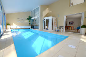 villa avec piscine intérieure pour 12