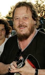 In 2016 he collaborated with the italian bluesman zucchero fornaciari playing in ci si arrende and streets of surrender (s.o.s.) contained in black cat. Zucchero Fornaciari Saboto Parole Per Cantare In Dialetto