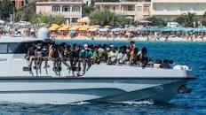 https://images.bfmtv.com/t7lrv0wRjjOsglIyWpmYaRYl9KA=/0x106:2048x1258/2048x0/images/De-nouveaux-migrants-arrivent-par-bateau-a-Lampedusa-en-Italie-1707573.jpg