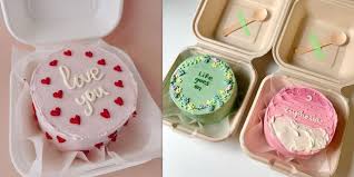 lunchbox cakes with cutesy packaging