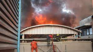 ไฟไหม้ 2 โรงงานรวด มีทินเนอร์เป็นเชื้อเพลิง วอดนับร้อยล้าน