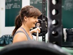 does weight lifting help women lose weight