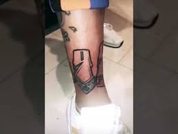And there are now rumours he may get back together with rihanna. Chris Brown Gets New Tattoo On His Ankle That Says 1989 Youtube