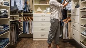 Two sides have open shelving to store 32+ pairs of shoes. A Complete Guide To Walk In Closet Dimensions And Layouts