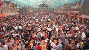 Mit zwei schlägen hat münchens oberbürgermeister dieter reiter (spd) das erste fass bier angezapft und damit das traditonsfest eröffnet. Oktoberfest Munchen Oktoberfest 1900 Ard Das Erste