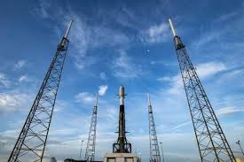 Apr 02, 2021 · the first spacex launch tower in south texas is slowly taking shape, rising vertically from the ground like a massive castle tower to provide an incomparably strong foundation. Wayward Helicopter Delays Spacex Rocket Launch From Cape Canaveral Elon Musk Says