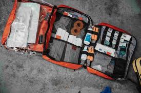 what to put in your workplace first aid kit