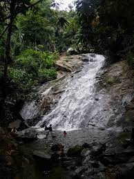 Sebab dalam rangkaianya memiliki lebar 200 m dan 3 tangga aliran air terjun. Hiking Gardening Air Terjun Sungai Gabai