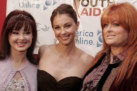 Country music star Naomi Judd dead at ...