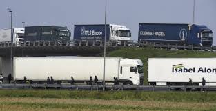 My journey (driving a coach) from england (folkestone) to france (calais) via the eurotunnel le shuttle vehicle carrying train, in timelapse from dashcam.rou. France Royaume Uni Transports Brexit La Grande Ruee Vers Calais