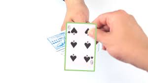 tour de magie avec des cartes