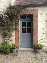 Jolie porte fermière campagne Seine-et-Marnaise | Stone cottage homes,  Cottage style, House exterior