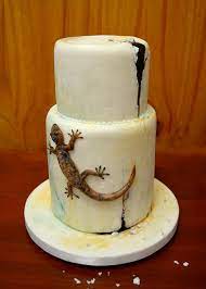 the lizard - Decorated Cake by Kelvin Chua - CakesDecor