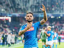 A badge or emblem of membership , office, or dignity | meaning, pronunciation, translations and examples Lorenzo Insigne Nach Ausbruch Streit Ist Schnee Von Gestern Kicker