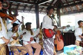 Alat musik tekan alat musik tekan yaitu jenis alat musik yang mengeluarkan suara dengan cara ditekan. Seni Musik Pengertian Sejarah Dan Unsurnya Halaman All Kompas Com