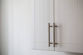 put s and handles on kitchen cabinets