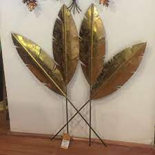 This metal wall decor uses a beautiful natural motif and gives it a clean modern twist. Decoration Golden Metal Leaves Wall Art Rs 450 Square Feet Allwud Furniture Systems Id 20382455691