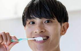 口臭ケアでも、お掃除でもない…ヤクザ社会でしか役に立たない「歯ブラシの恐るべき活用法」 | 文春オンライン