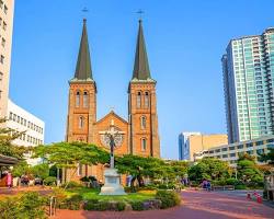 대구 근대골목 계산성당 전경, AI로 생성