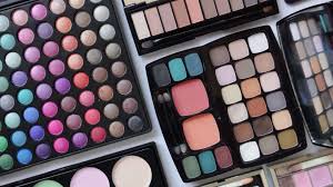 eyeshadow and contour makeup palettes
