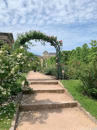 The jardin des plantes (french for garden of the plants), also known as the jardin des plantes de paris (french: Jardin Des Plantes Paris Botanical Garden
