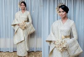 Gold ball gown tulle sequins off the sholuder short sleeve wedding dress. 10 Idea Baju Kahwin Yang Menarik Untuk Detik Indah Anda Nikahsatu