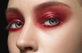 21 stunning red eyeshadows looks to try