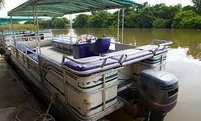 expert s tips to dock a pontoon boat