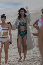 Selena Gomez on Holiday in Hawaii | Pictures | POPSUGAR Celebrity UK