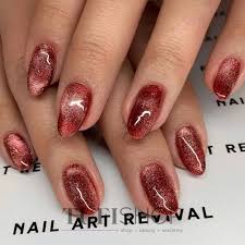 manicure 2023 red with glitter