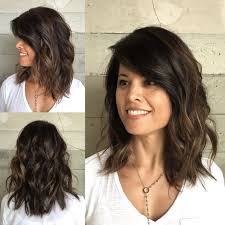 Thick hair gets a boost with a layered bob cut right below the chin. Pin On Avy Make Up Skin